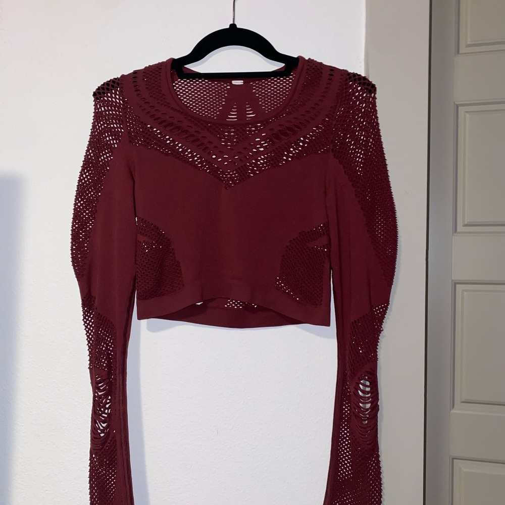 Alo yoga maroon crop long sleeve